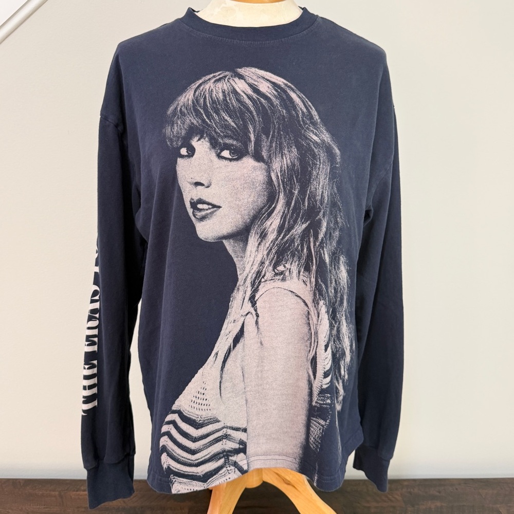 Taylor Swift The Eras Tour Official Merch Navy Blue Long Sleeve Shirt Medium